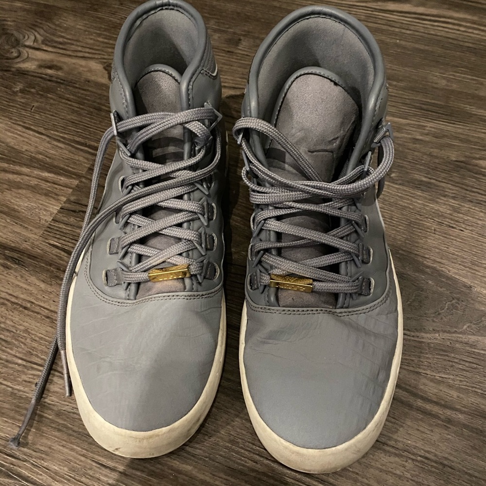 Air Jordan men’s shoes 8.5